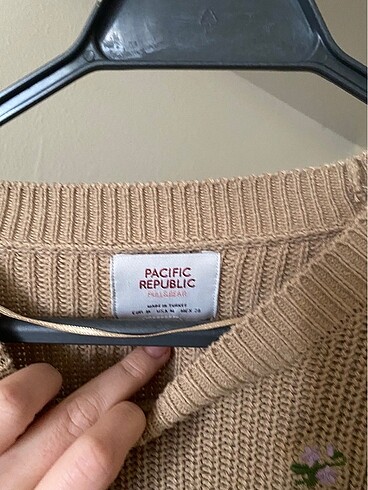m Beden Pull&bear çiçekli kazak