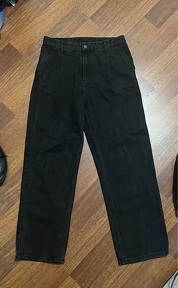 Bershka Pilili koyu gri denim pantolon
