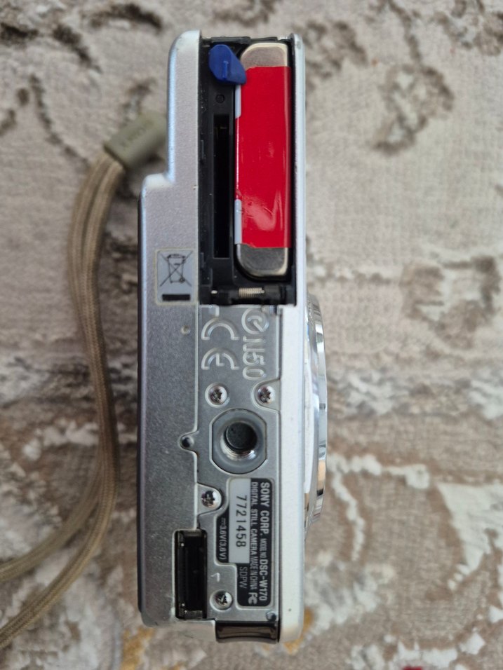 Sony Cybershot 10.1 MP Dijital Kamera ve Kılıf - Görsel 2