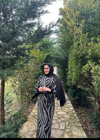 Siyah Pul İşlemeli Yılan Desenli Uzun Elbise - Görsel 2