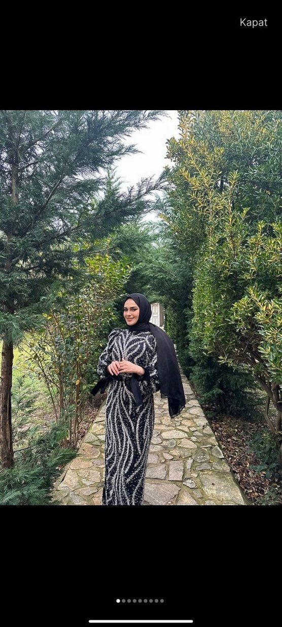 Siyah Pul İşlemeli Yılan Desenli Uzun Elbise - Görsel 2