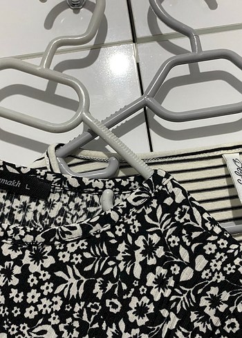 Trendyol & Milla Gri Çizgili V Yaka Kısa Crop Top