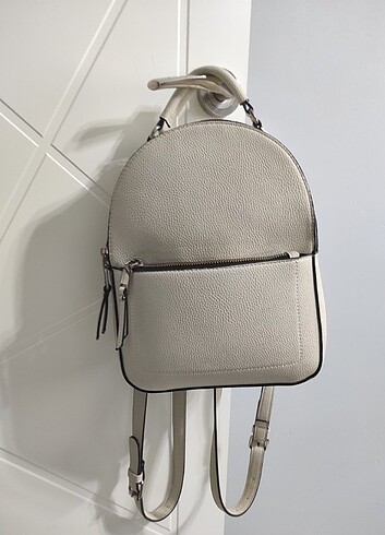 Stradivarius sırt çantası 