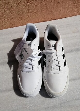 Adidas courts70