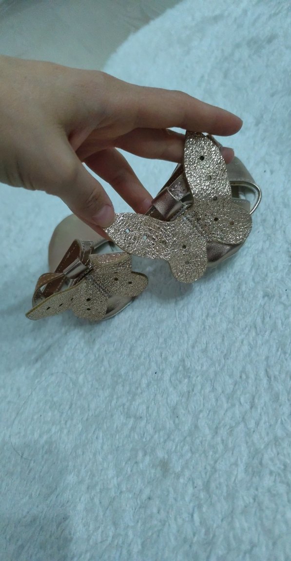 Kız Çocuk Parlak Altın Fiyonklu Babet - Görsel 2