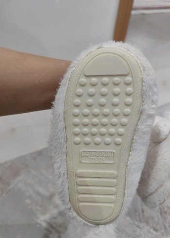 Beyaz Kürklü Nakışlı Kız Çocuk Ev botu sorunsuzdur - Görsel 2