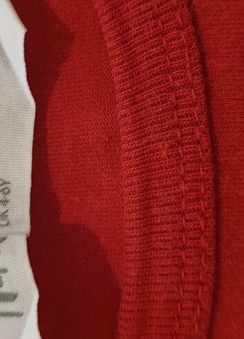 4 Yaş Beden kırmızı Renk H&M çocuk t-shirt 