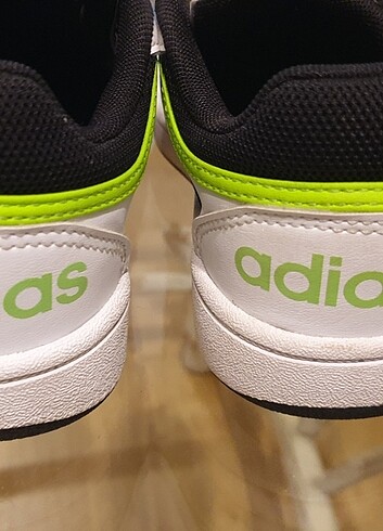 32 Beden beyaz Renk Adidas çocuk spor ayakkabı 