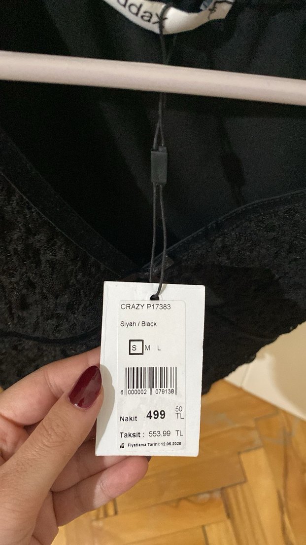 Siyah V Yaka Bluz - Görsel 2