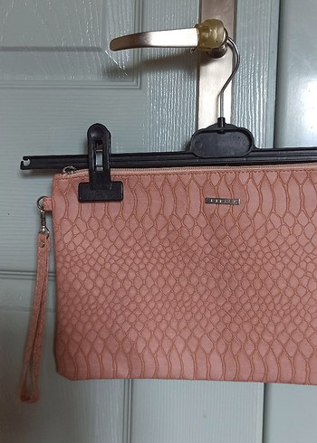 Pembe Yılan Desenli Deri Kadın Portföy Çanta