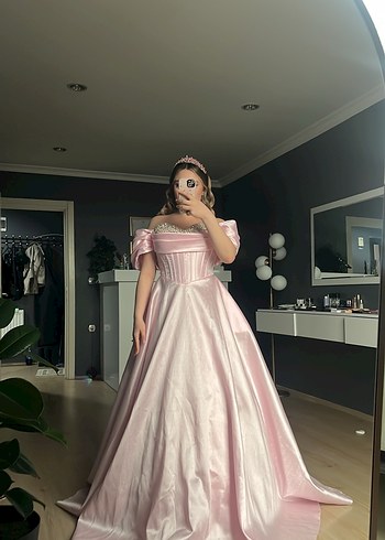 Abiye Pudra Pembe Parilti İslemeli Straplez Nisan Elbisesi Tac Hediye