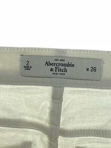 26 Beden beyaz Renk Abercrombie & Fitch Mini Şort %70 İndirimli.