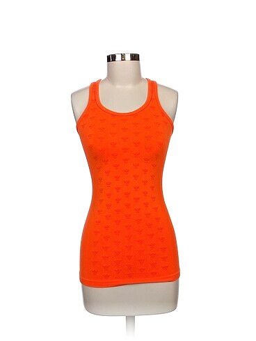 Hummel T-shirt %70 İndirimli.