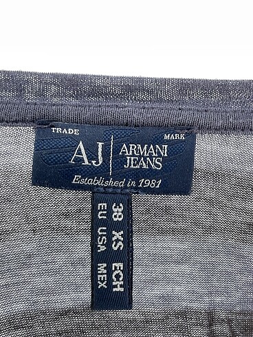 38 Beden çeşitli Renk Armani Jeans Bluz %70 İndirimli.