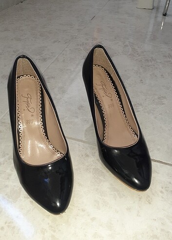 Siyah stiletto