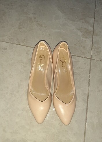 Ten rengi stiletto