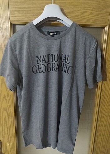 National Geographic markalı erkek tişört. Boyner etiketli tişört