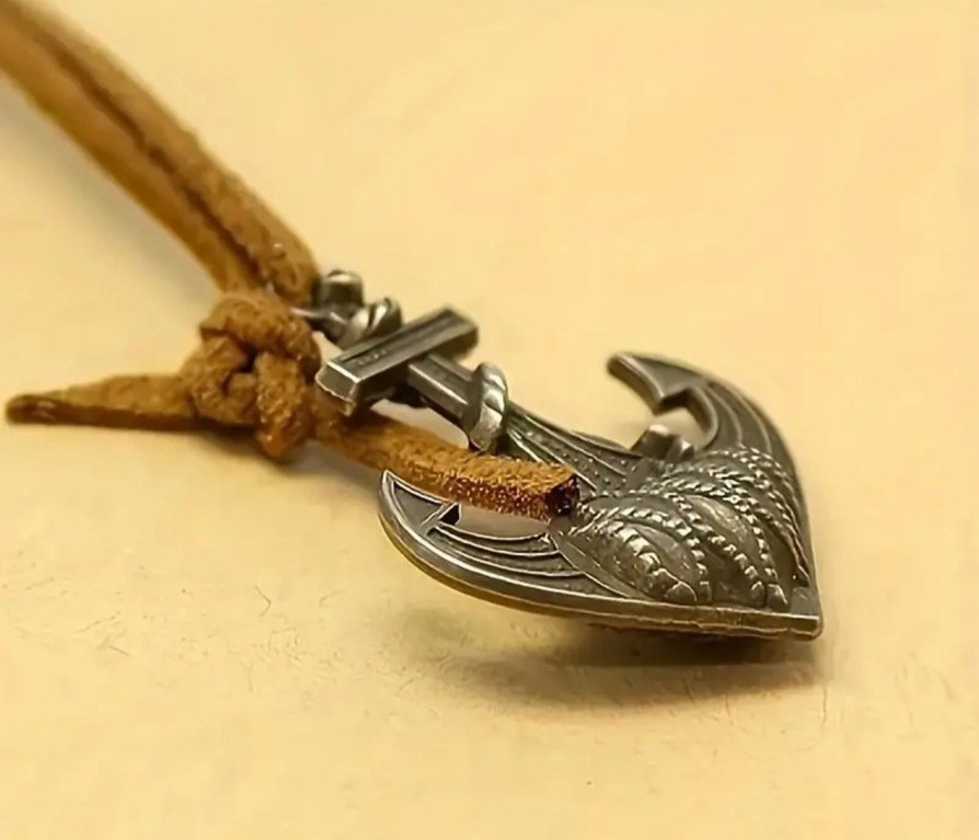 Pusula Desenli Kırmızı Deri Defter - Görsel 4