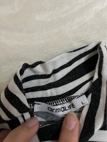 l Beden siyah Renk Zebra desen kısa kollu