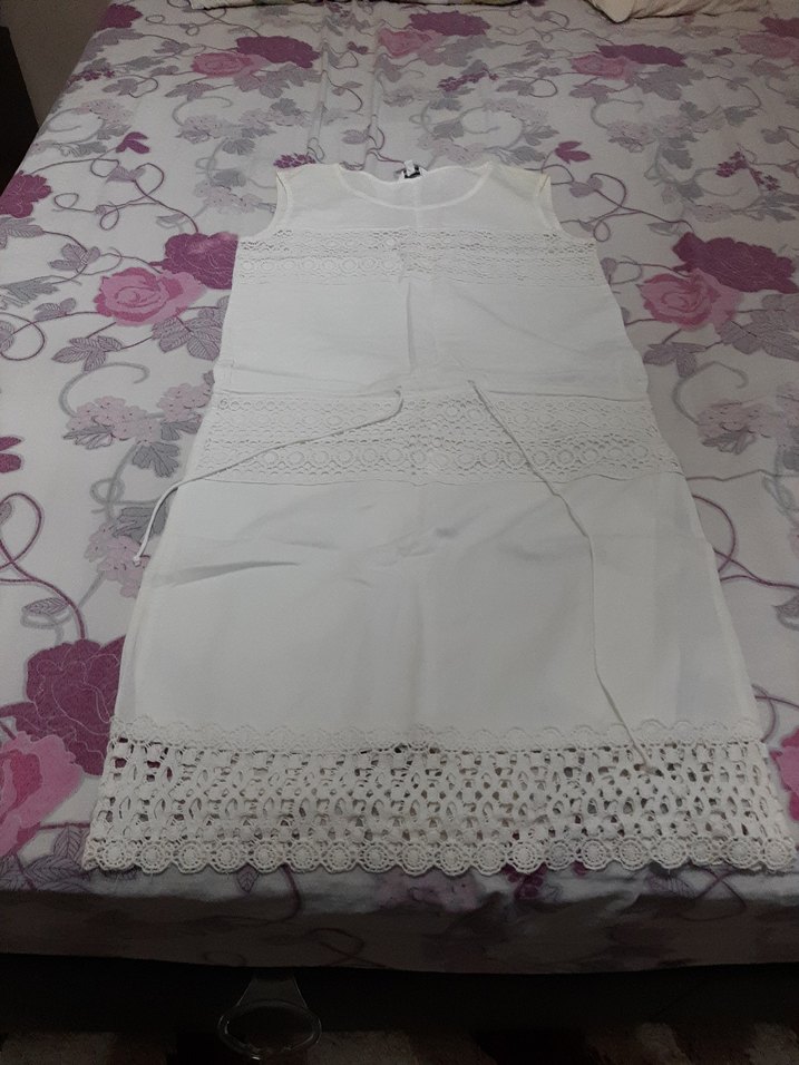 Dantel Detaylı Beyaz Uzun Kolsuz Elbise - Görsel 3