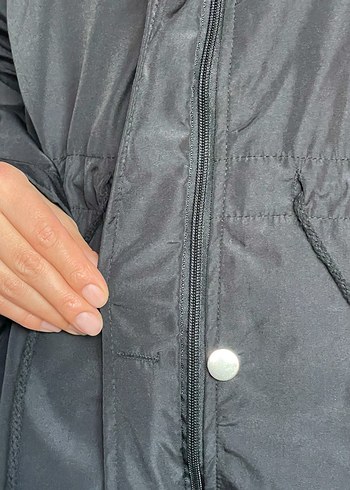 l Beden Siyah Uzun Kesim Kapüşonlu Kadın Mont
