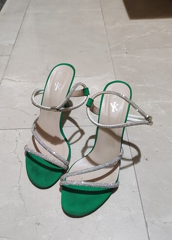 Yeşil topuklu ayakkabı 