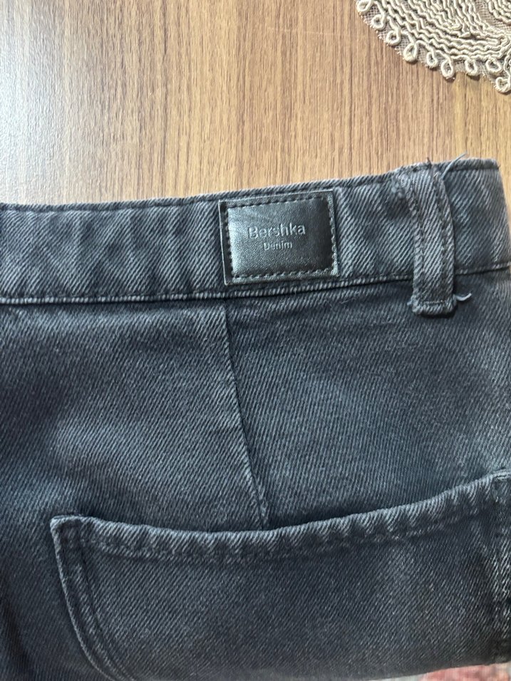 Bershka Siyah Bol Kesim Midi Kot Pantolon - Görsel 3