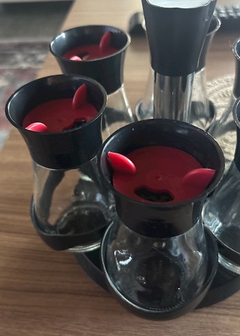 Kırmızı Kapaklı Cam Baharatlık Seti - Görsel 3