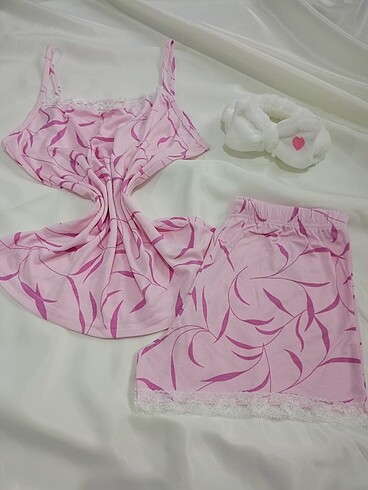 Pembe dantel detaylı şortlu takım