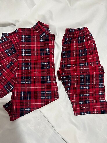 Kırmızı ekose desenli pijama takımı