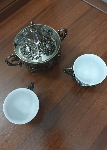 Madame Coco Gümüş Detaylı Beyaz Porselen 2 Fincan ve Şekerlik