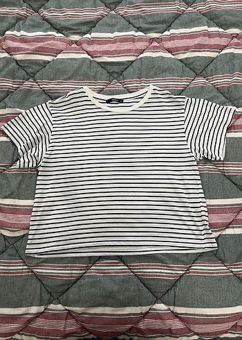 Lacivert Beyaz Çizgili Kısa Kollu Kadın Tişört - Görsel 2