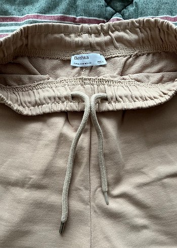 Bershka Bej Rahat Kadın Şort - Görsel 3