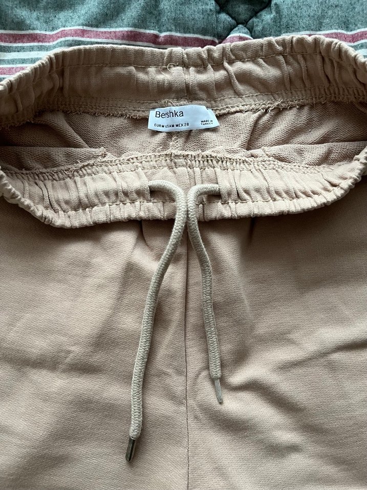 Bershka Bej Rahat Kadın Şort - Görsel 3