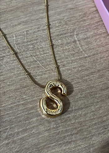 Diğer Altın Renk S Harfli Zincir Detaylı Mini Kolye