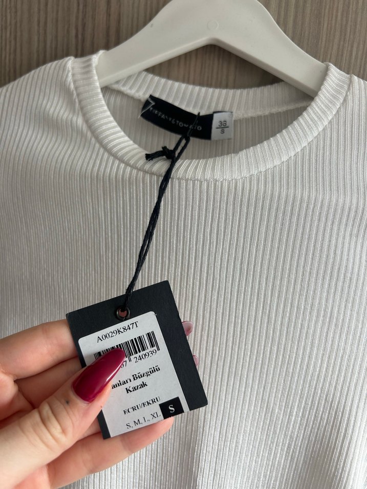 Uzun Kollu Beyaz Kadın Tişört - Görsel 3