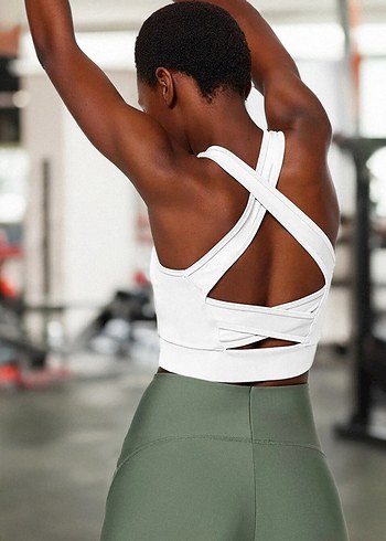 Beyaz Sporcu Üstü - Görsel 2