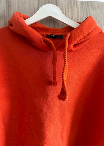 Kırmızı Kapüşonlu Sweatshirt - Görsel 2