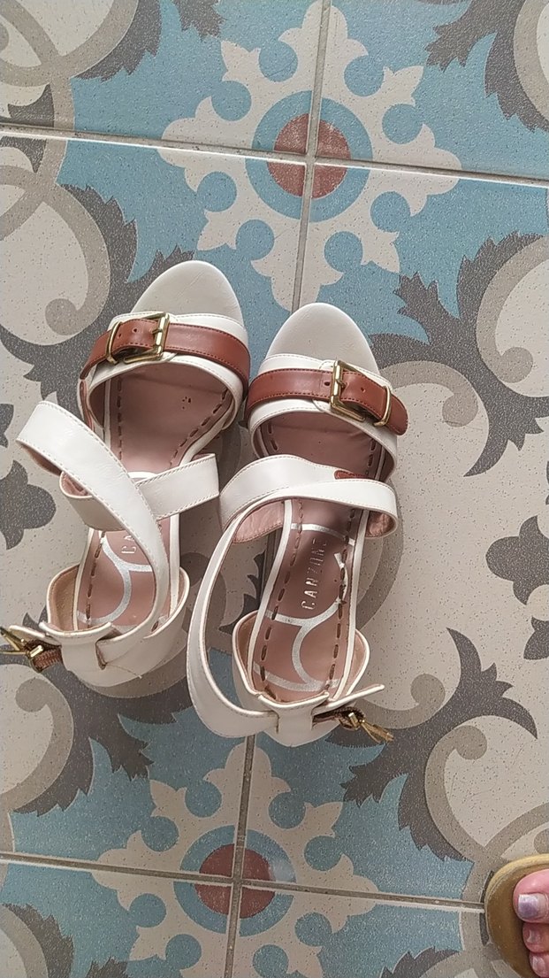 Beyaz Taba Tokalı Kadın Dolgu Topuklu Sandalet - Görsel 2