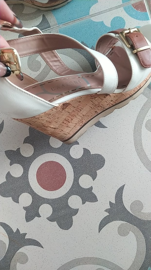 Beyaz Taba Tokalı Kadın Dolgu Topuklu Sandalet - Görsel 3