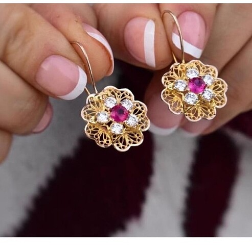 585/14/K/ Gül model Altın küpe