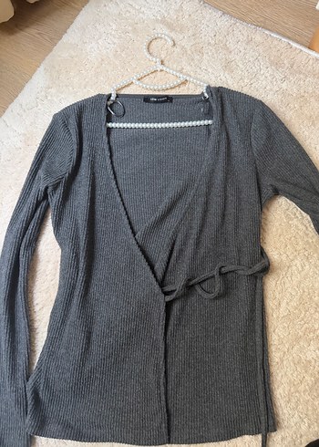 Gri V Yakalı Trik Hırkası - Görsel 2