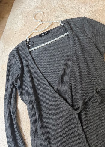 Gri V Yakalı Trik Hırkası - Görsel 3