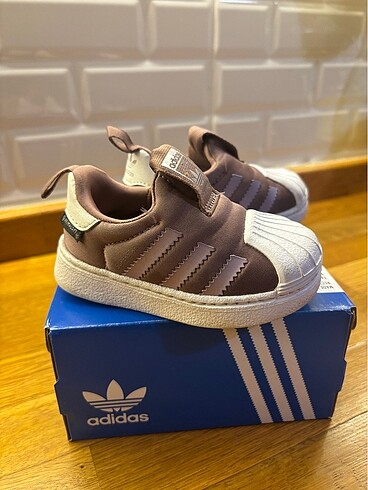 19 Beden beyaz Renk Adidas bebek ayakkabı