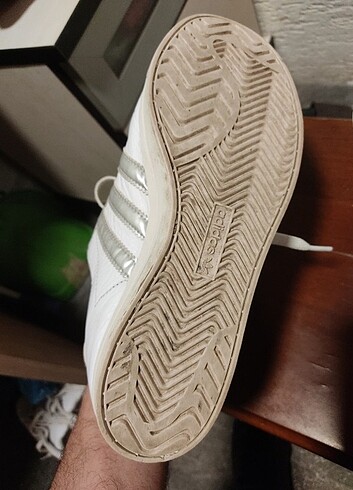40 Beden beyaz Renk Adidas spor ayakkabı