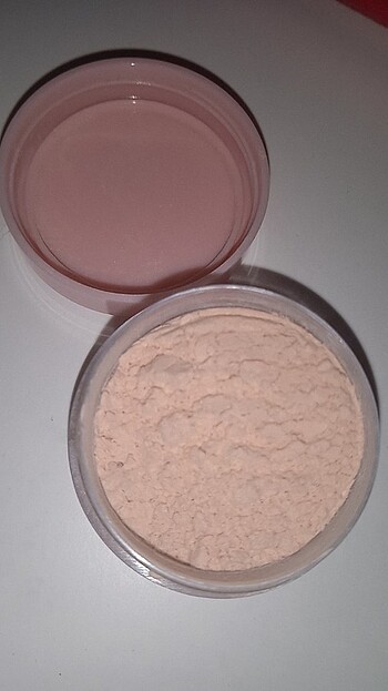 Huda Beauty Huda beauty pudra