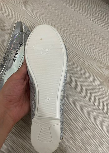 Gri Yılan Desenli Simli Kız Babet - Görsel 2