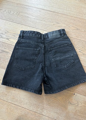 34 Beden Pull and Bear Siyah Şort