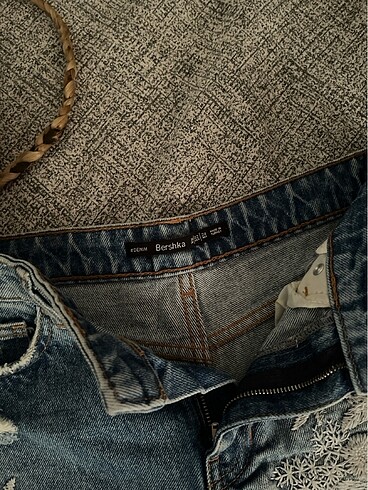 34 Beden mavi Renk Bershka denim şort
