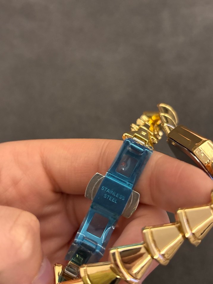 Altın Renkli Klasik Çelik Kadın Kol Saati - Görsel 4